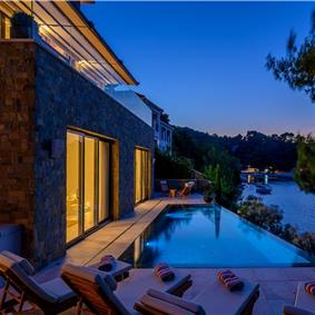 4 Bedroom Villa with Pool, Sumartin, sleeps 8